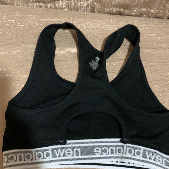 New Balance Sports Bra Black White M - Picture 10 of 11